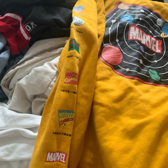 Marvel sweater got from a friend so selling cheap - Picture 3 of 4